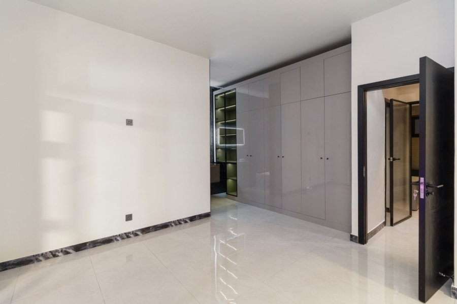 6 Bedroom Property for Sale in Sandown Western Cape